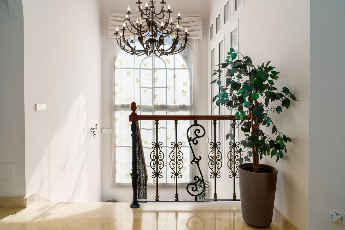 R4387732 - 7 Bedroom Villa in Marbella, Malaga