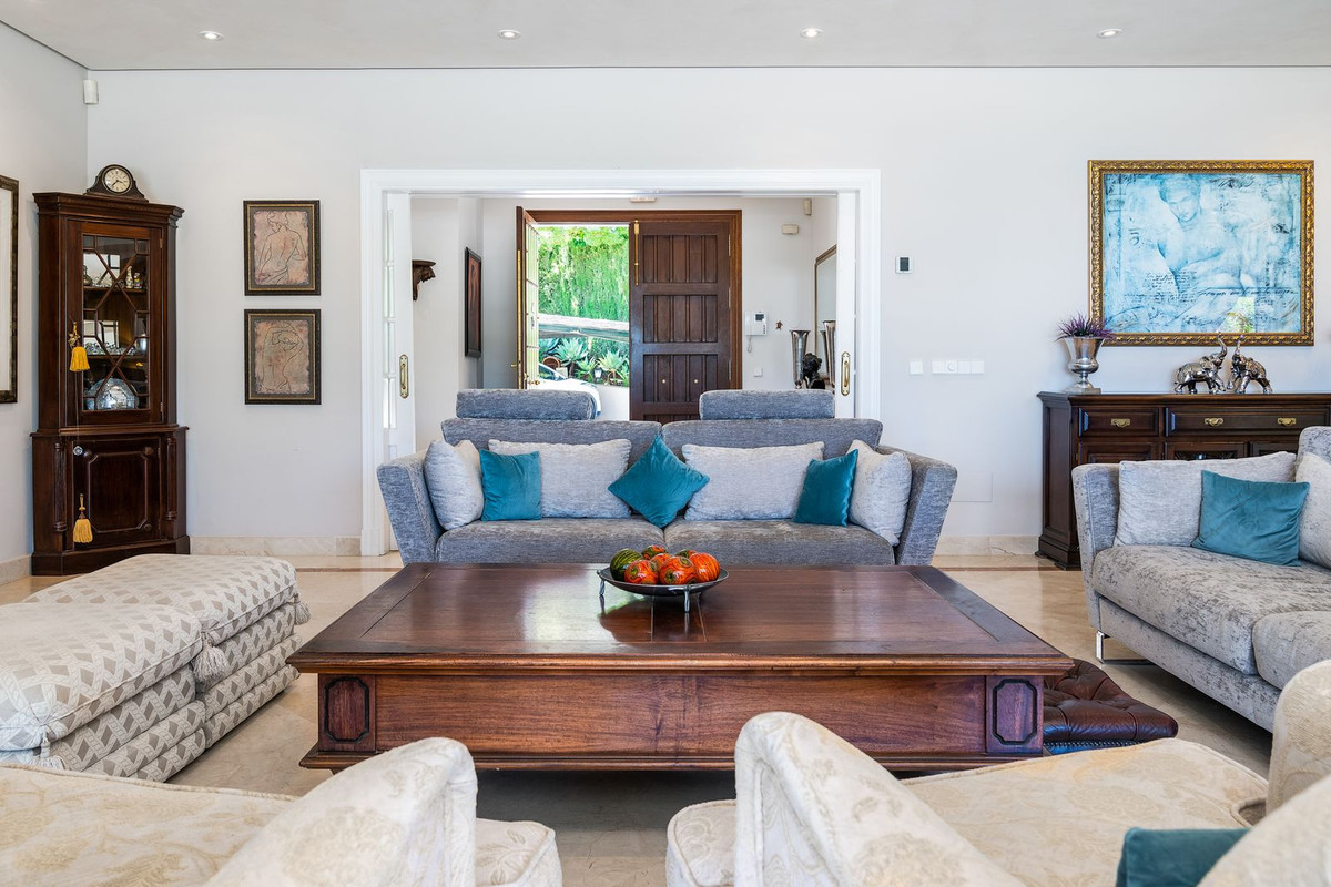 R4387732 - 7 Bedroom Villa in Marbella, Malaga