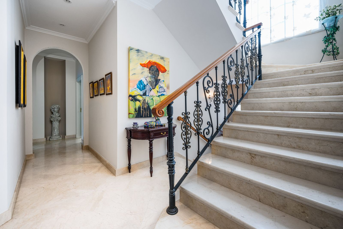 R4387732 - 7 Bedroom Villa in Marbella, Malaga