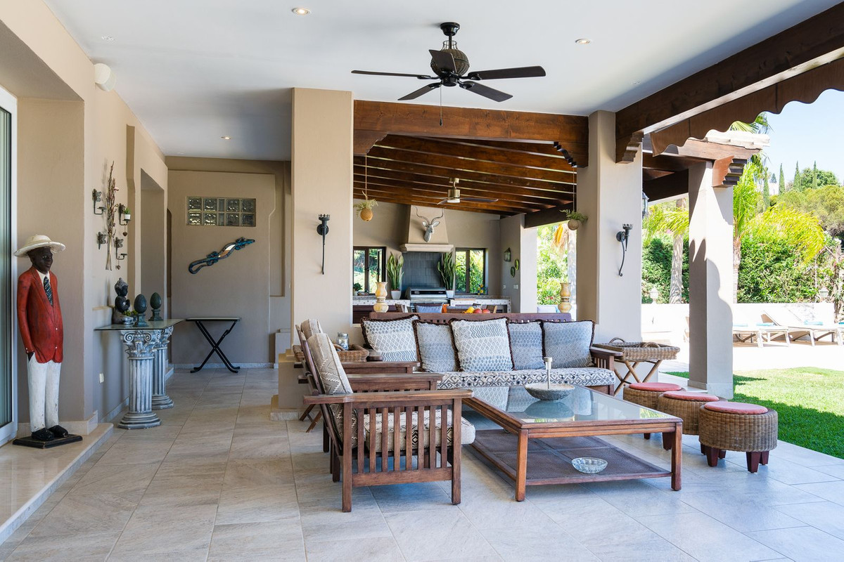 R4387732 - 7 Bedroom Villa in Marbella, Malaga