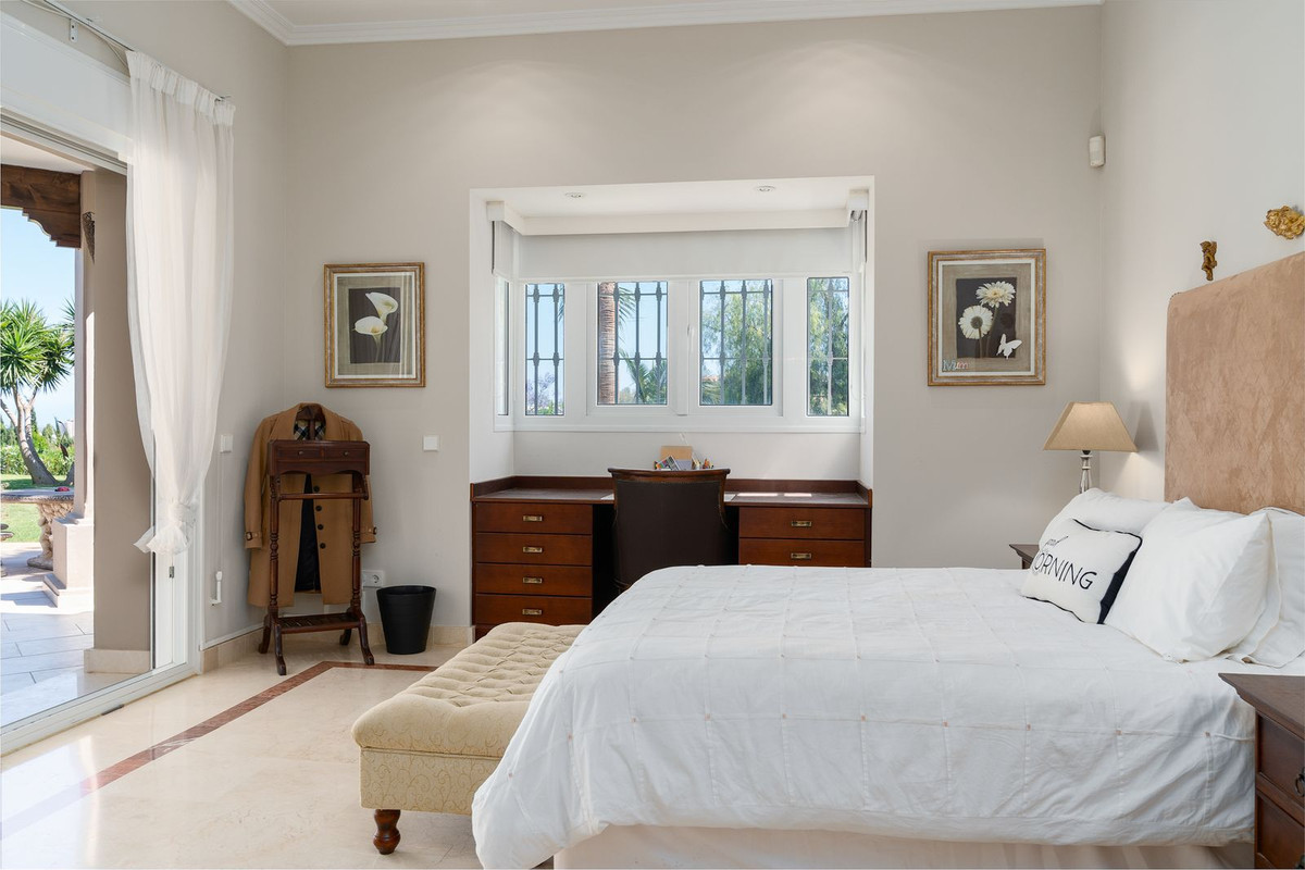 R4387732 - 7 Bedroom Villa in Marbella, Malaga