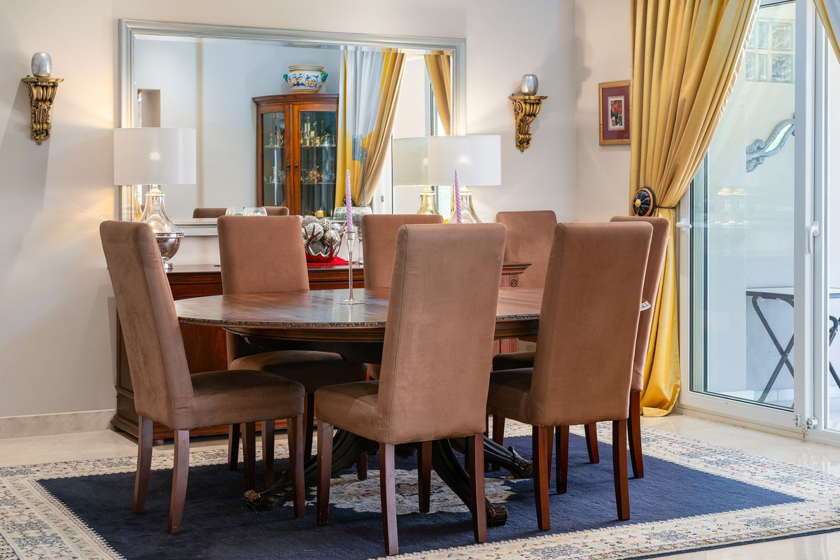 R4387732 - 7 Bedroom Villa in Marbella, Malaga