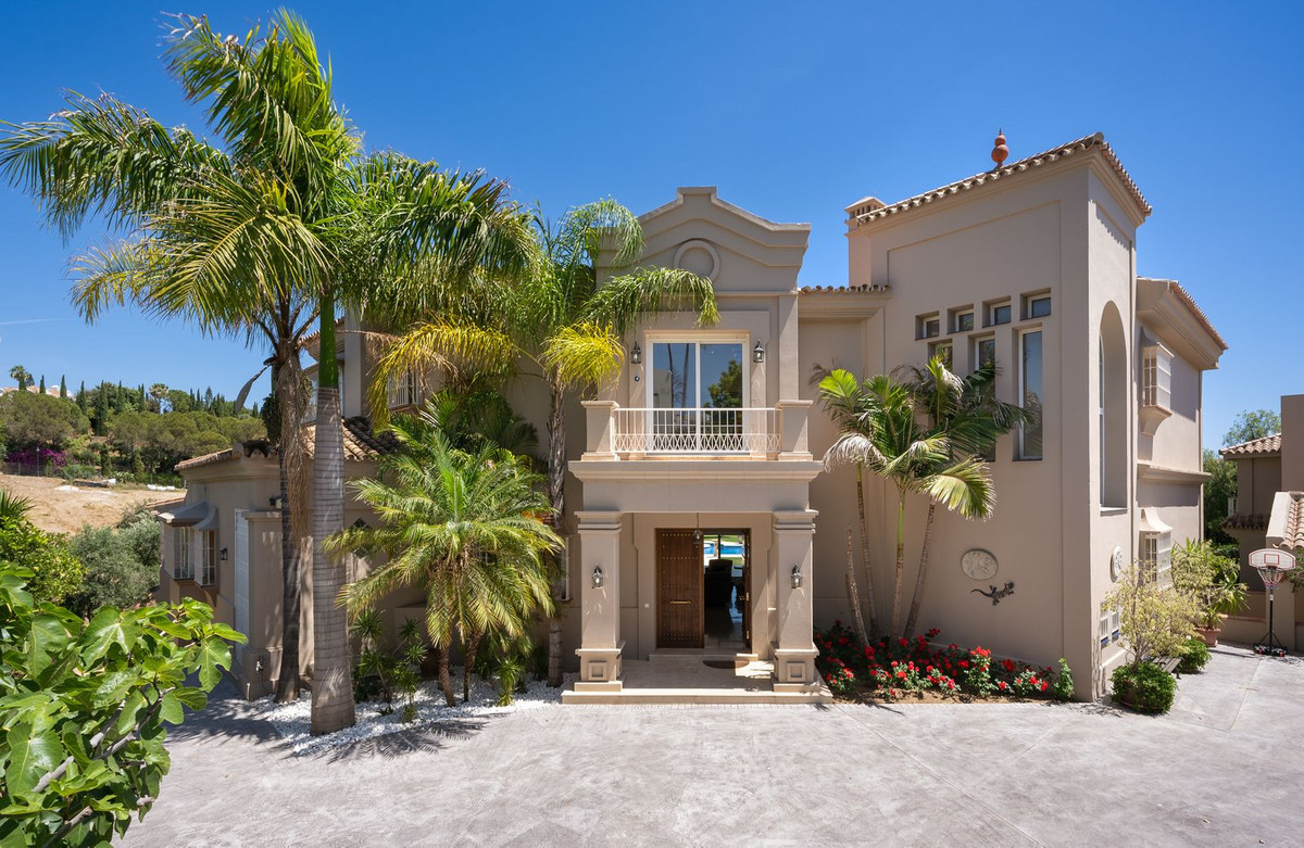 R4387732 - 7 Bedroom Villa in Marbella, Malaga