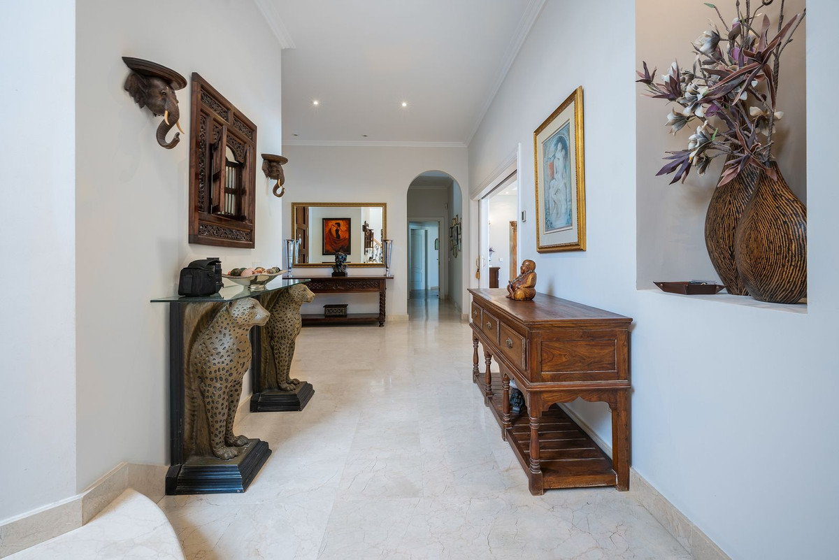 R4387732 - 7 Bedroom Villa in Marbella, Malaga