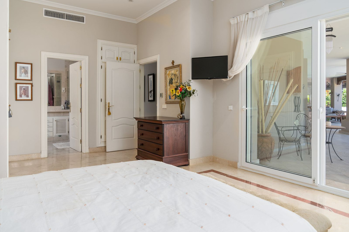R4387732 - 7 Bedroom Villa in Marbella, Malaga