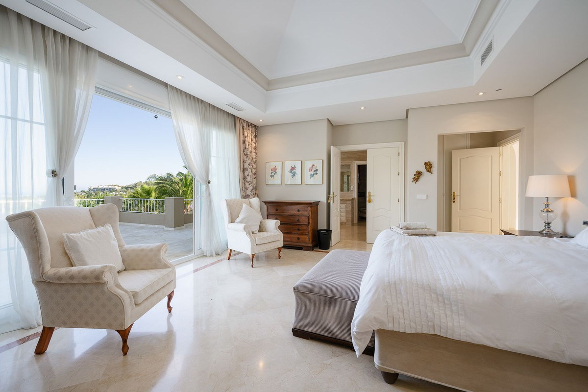R4387732 - 7 Bedroom Villa in Marbella, Malaga