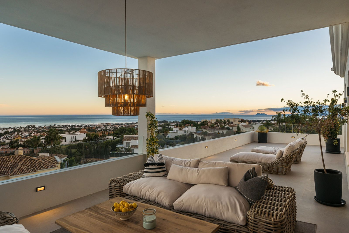 R4226950 - 6 Bedroom Villa in Benahavis, Malaga