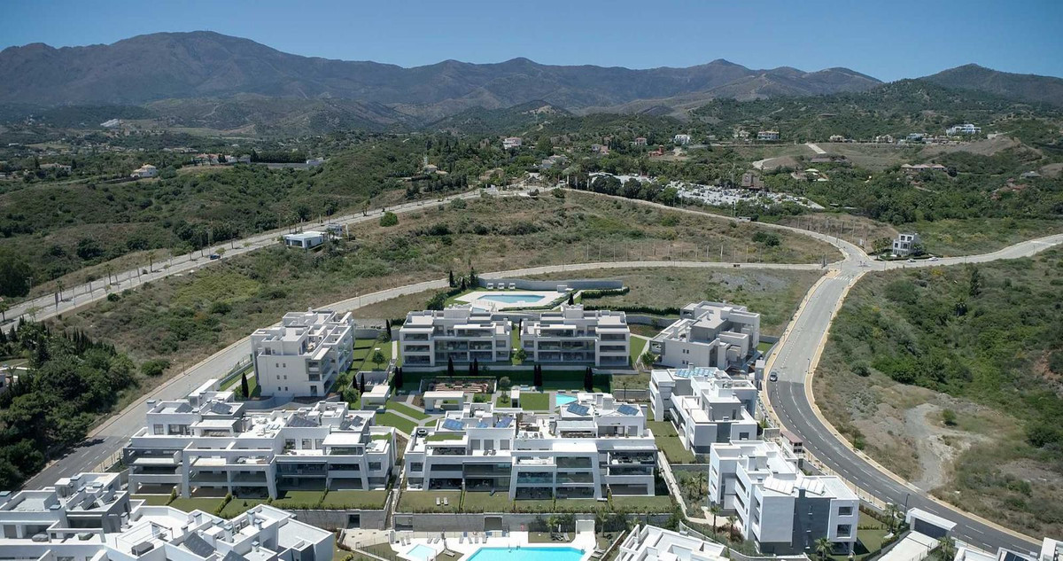 R4744108 - 2 Bedroom Apartment in Estepona, Malaga