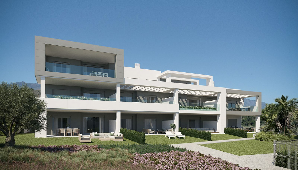 R4744108 - 2 Bedroom Apartment in Estepona, Malaga