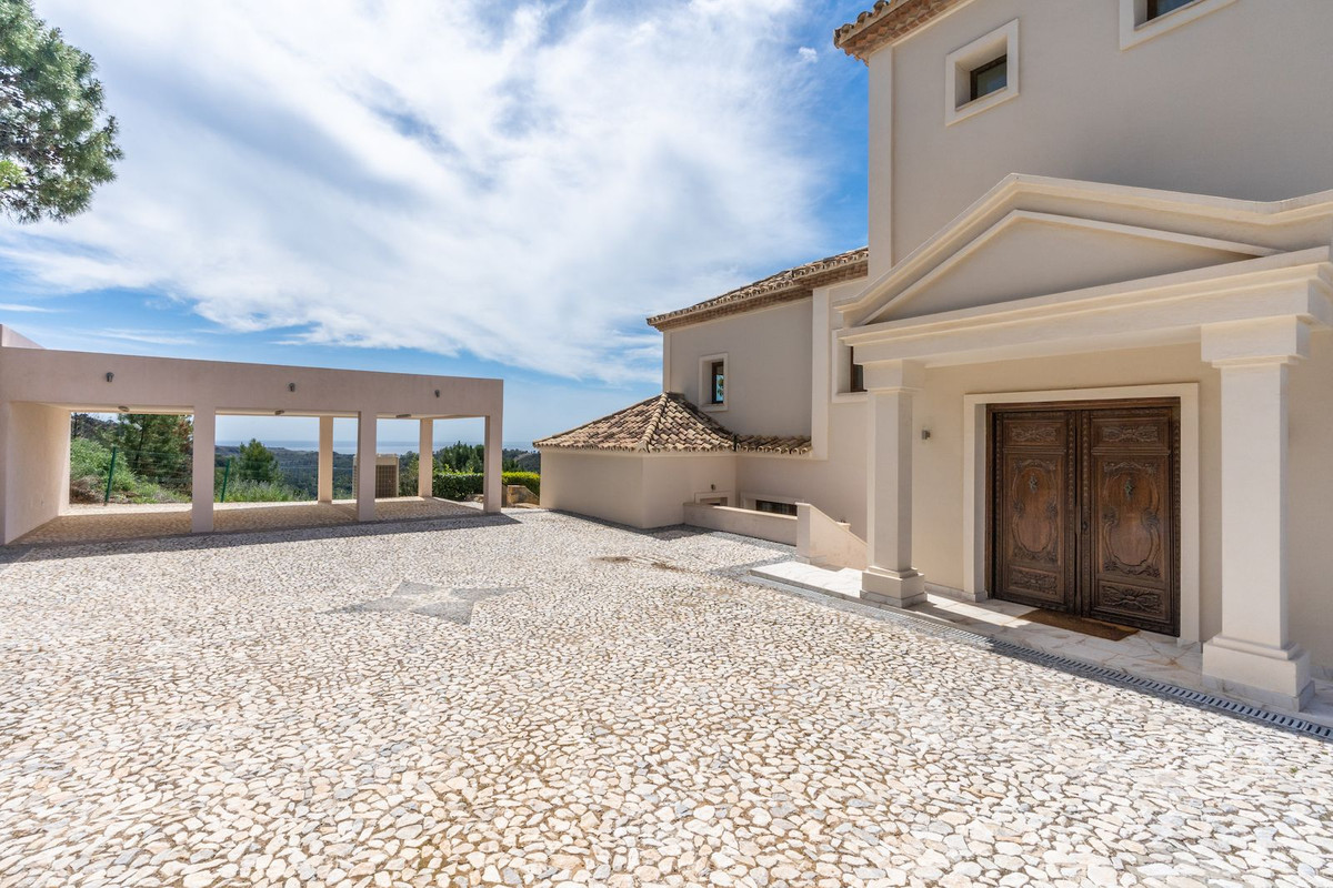 R4741078 - 6 Bedroom Villa in Benahavis, Malaga