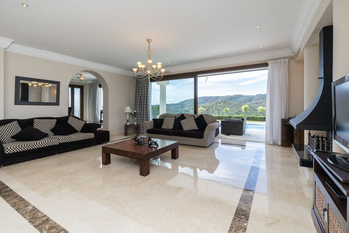 R4741078 - 6 Bedroom Villa in Benahavis, Malaga