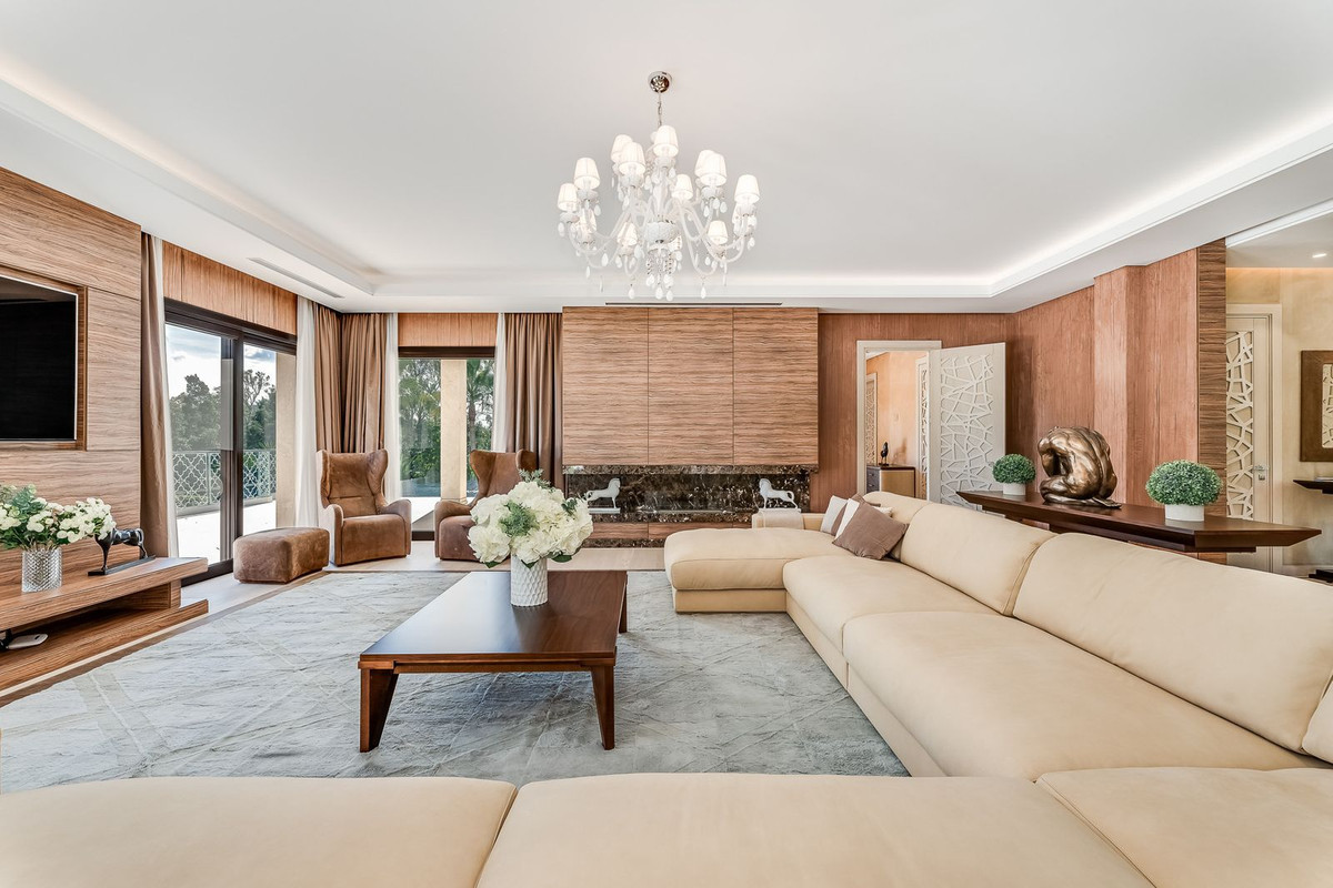 R4784455 - 5 Bedroom Villa in Marbella, Malaga