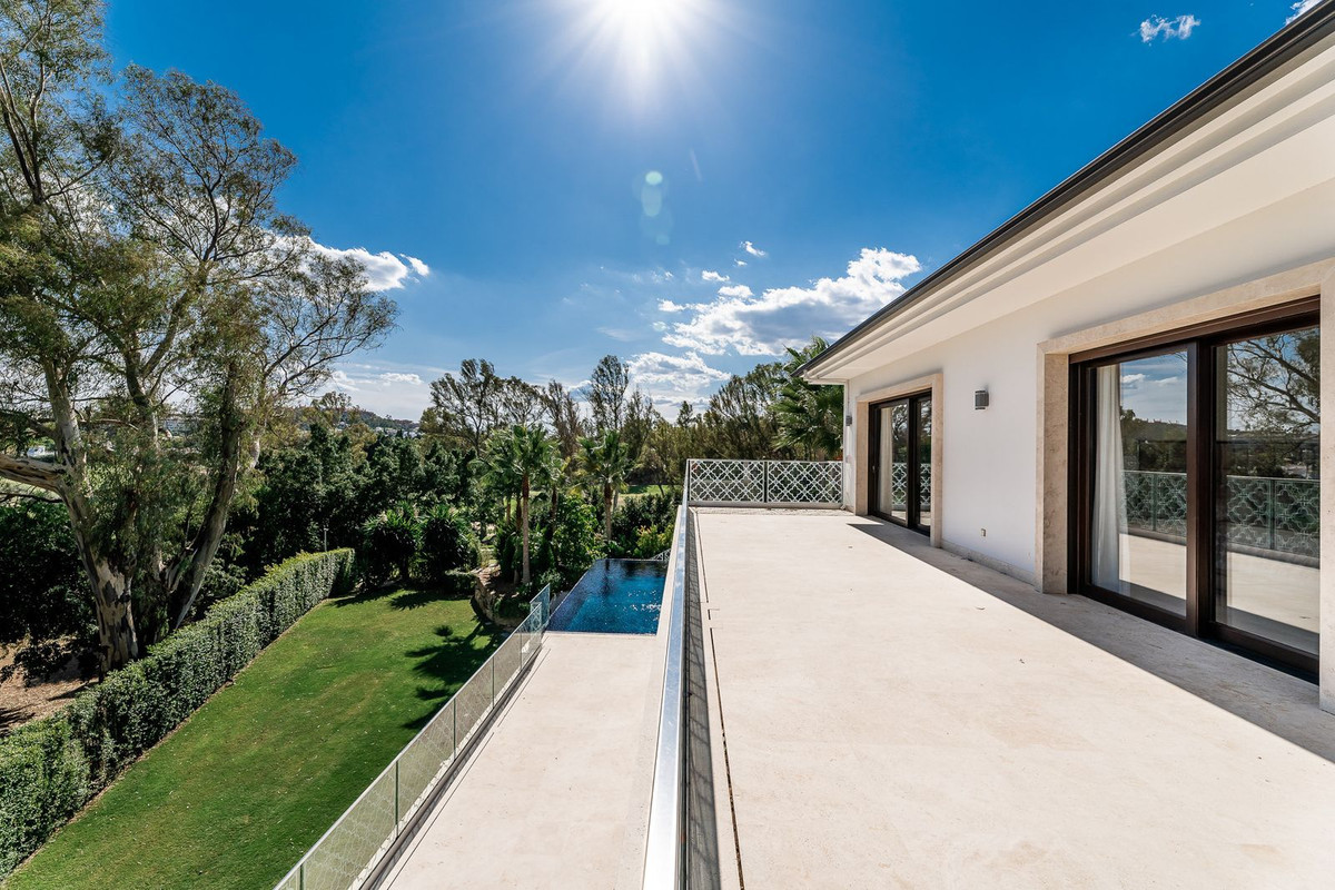R4784455 - 5 Bedroom Villa in Marbella, Malaga