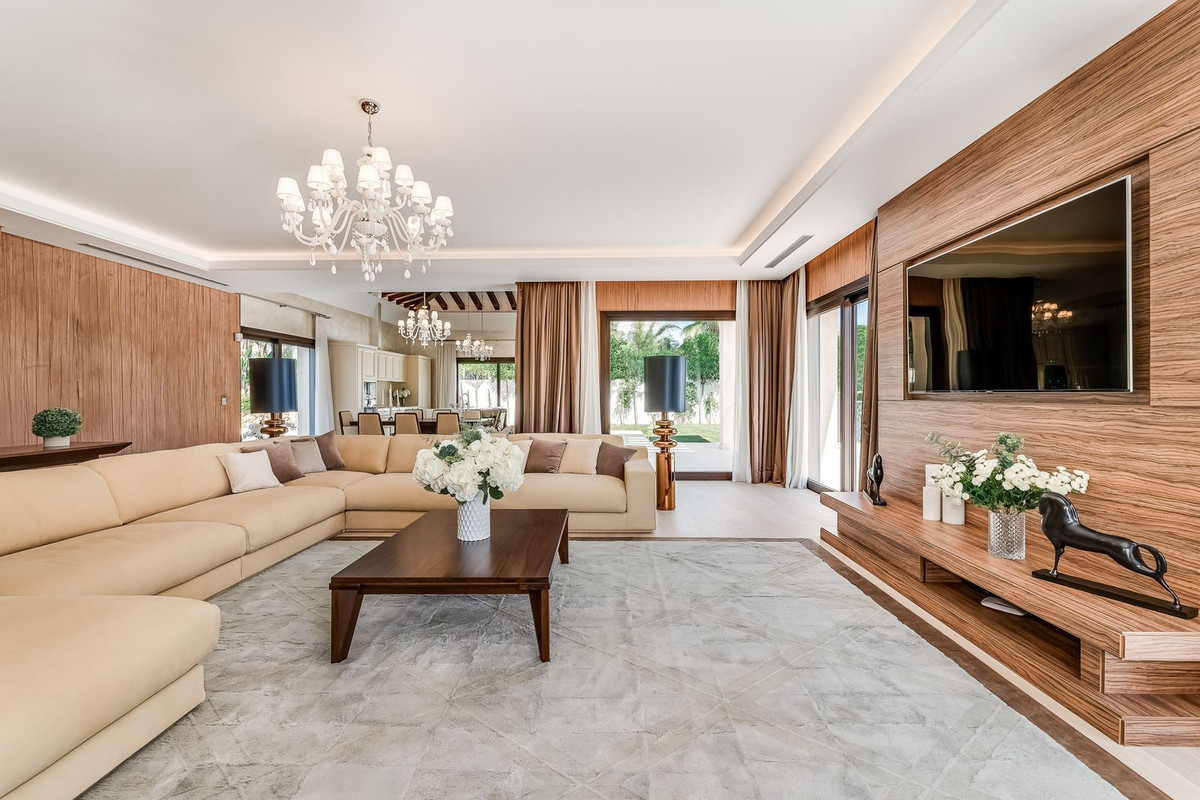 R4784455 - 5 Bedroom Villa in Marbella, Malaga