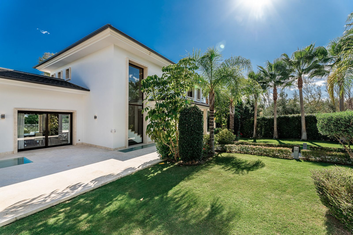 R4784455 - 5 Bedroom Villa in Marbella, Malaga