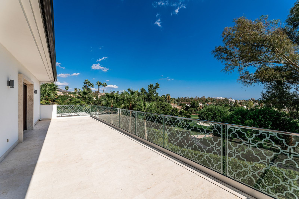 R4784455 - 5 Bedroom Villa in Marbella, Malaga