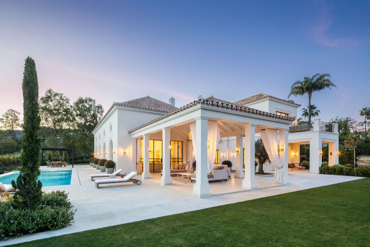 R4787413 - 6 Bedroom Villa in Marbella, Malaga