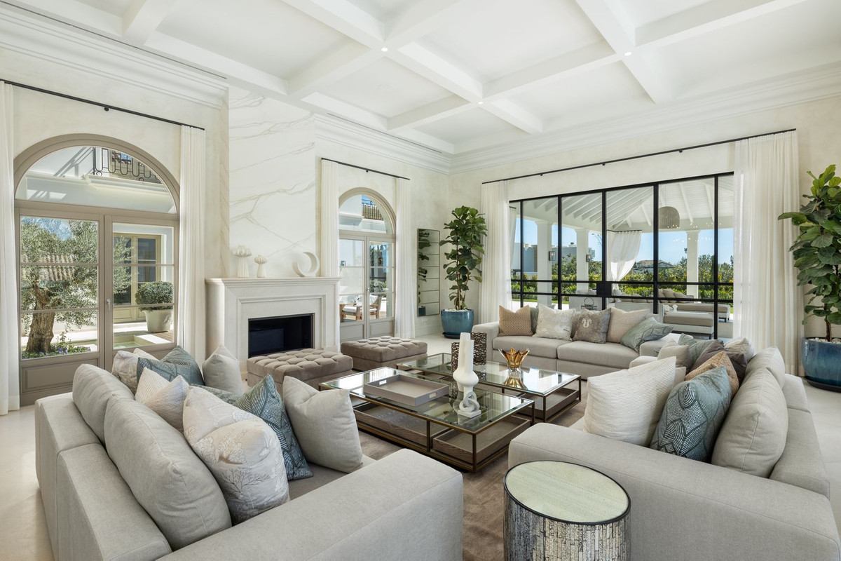 R4787413 - 6 Bedroom Villa in Marbella, Malaga