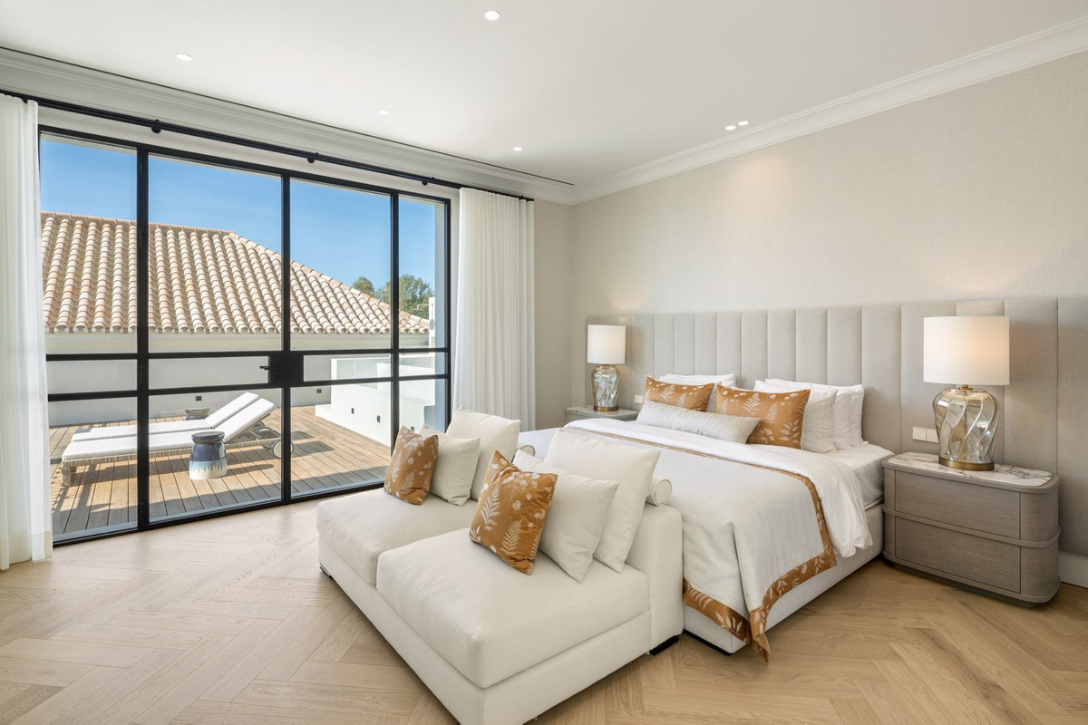 R4787413 - 6 Bedroom Villa in Marbella, Malaga