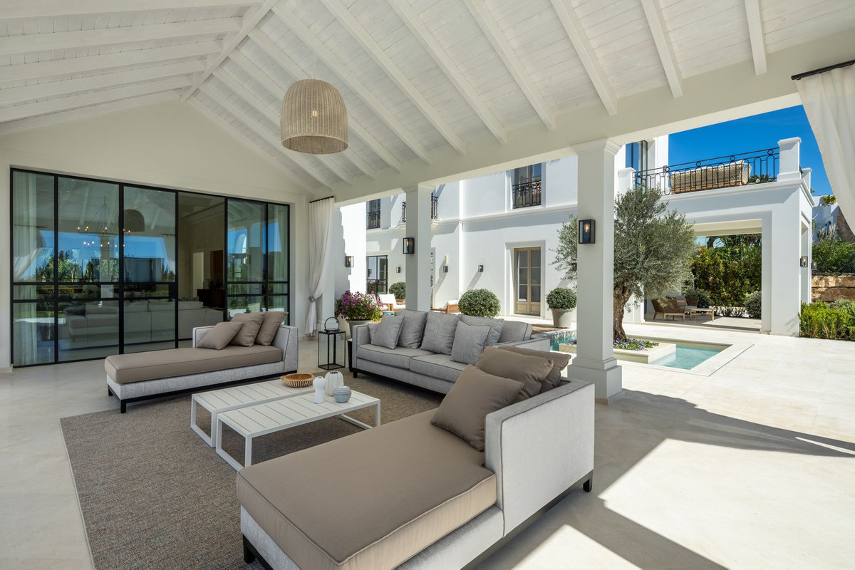 R4787413 - 6 Bedroom Villa in Marbella, Malaga