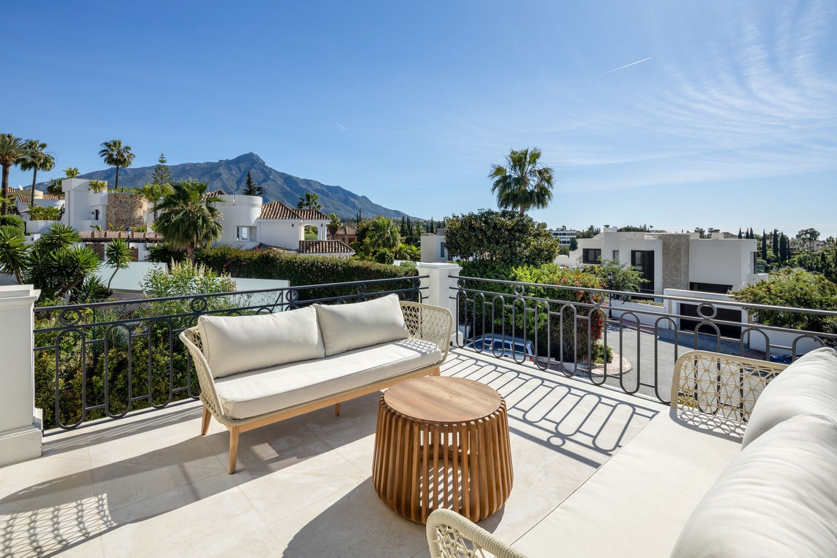 R4787413 - 6 Bedroom Villa in Marbella, Malaga