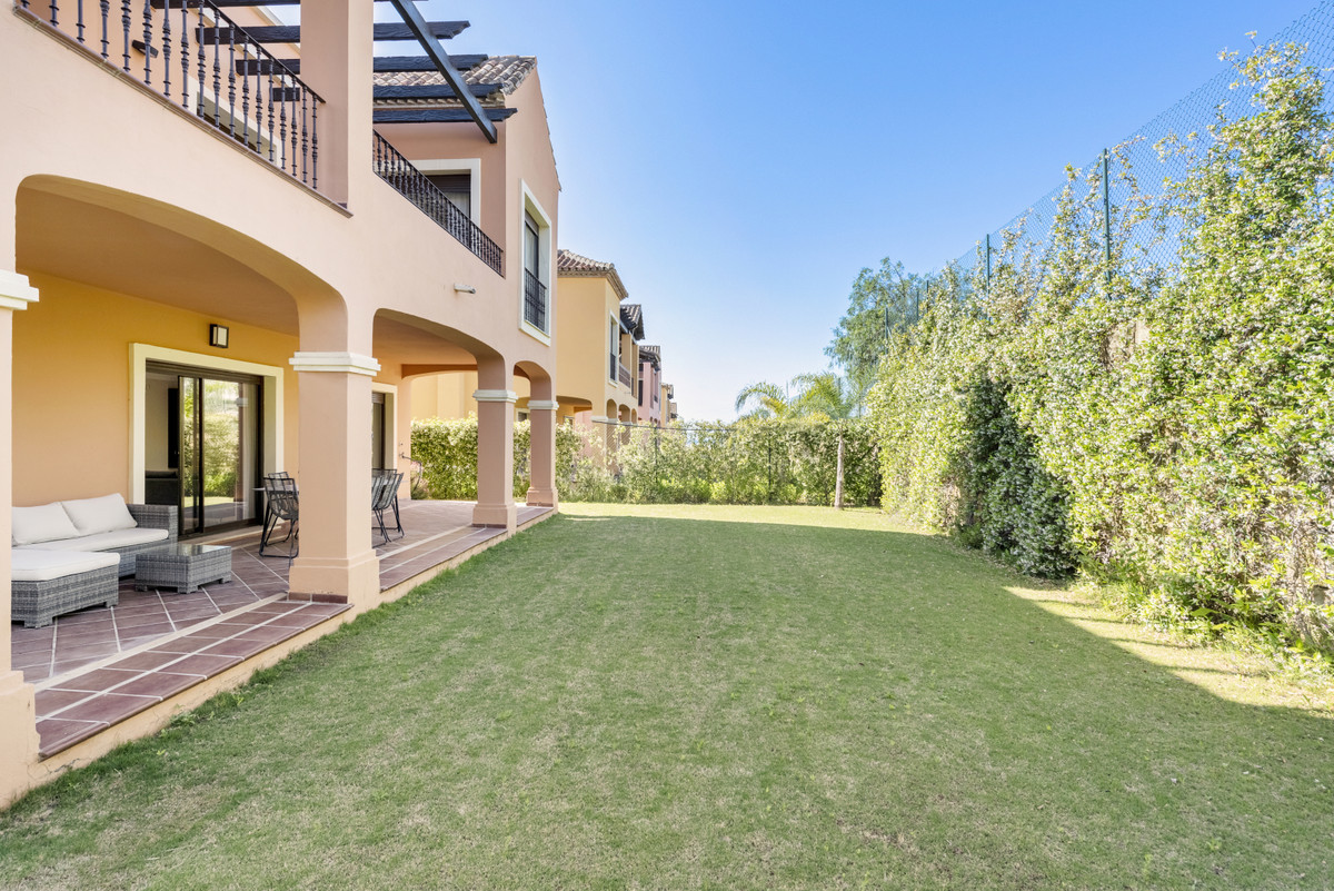 R4788154 - 3 Bedroom Villa in Estepona, Malaga
