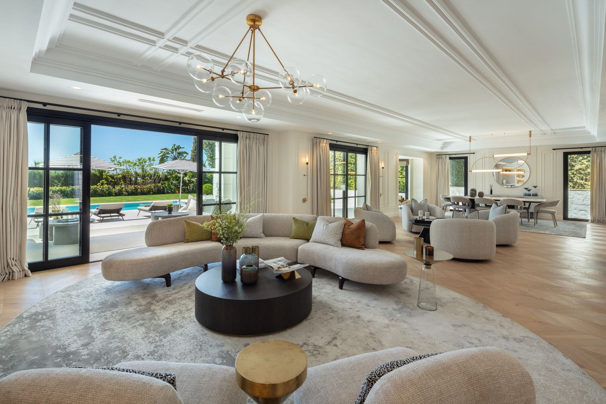 R4714183 - 6 Bedroom Villa in Marbella, Malaga