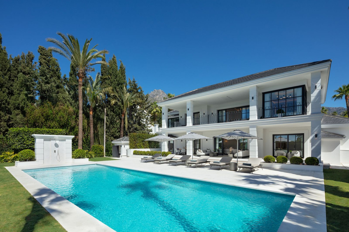 R4714183 - 6 Bedroom Villa in Marbella, Malaga