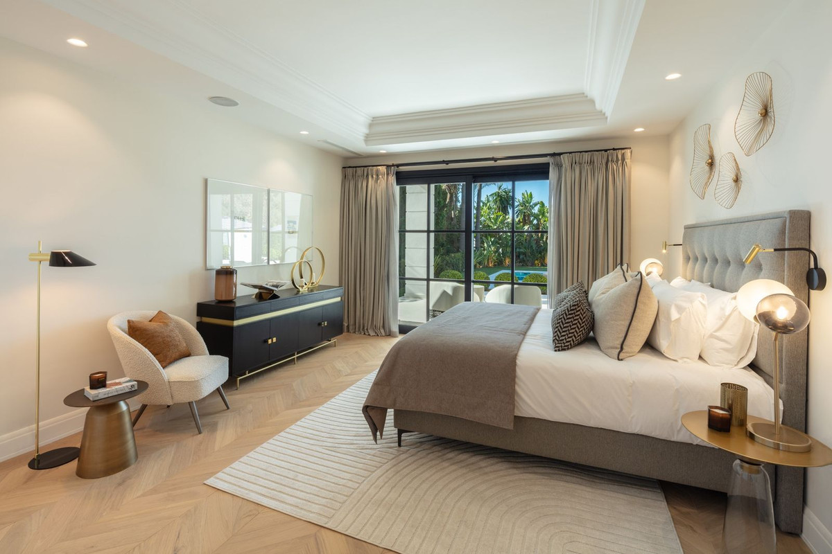 R4714183 - 6 Bedroom Villa in Marbella, Malaga