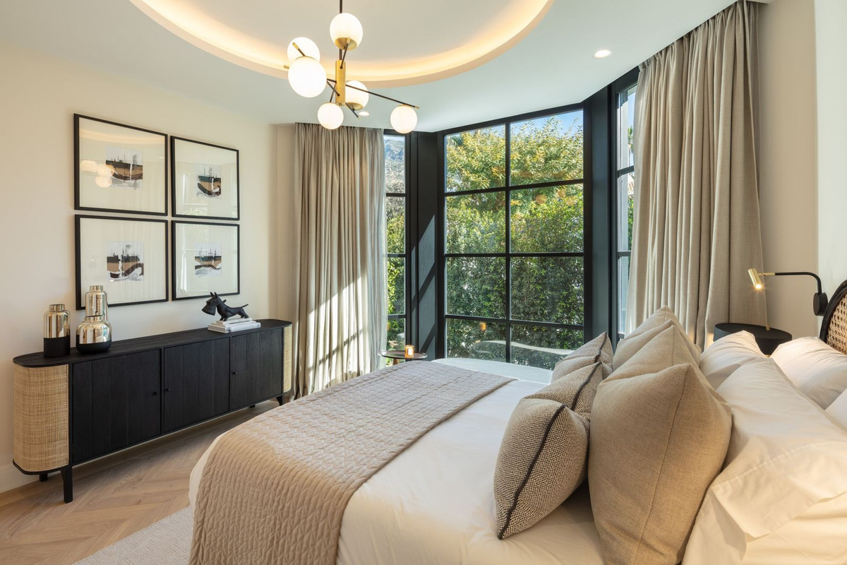 R4714183 - 6 Bedroom Villa in Marbella, Malaga