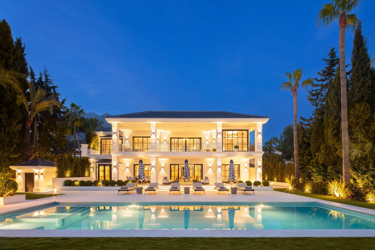 R4714183 - 6 Bedroom Villa in Marbella, Malaga