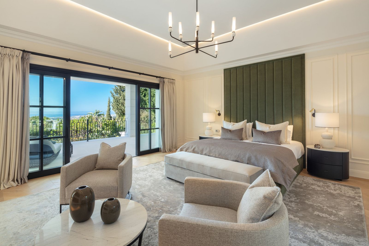 R4714183 - 6 Bedroom Villa in Marbella, Malaga