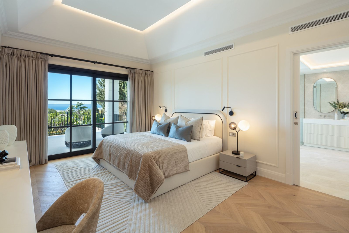 R4714183 - 6 Bedroom Villa in Marbella, Malaga