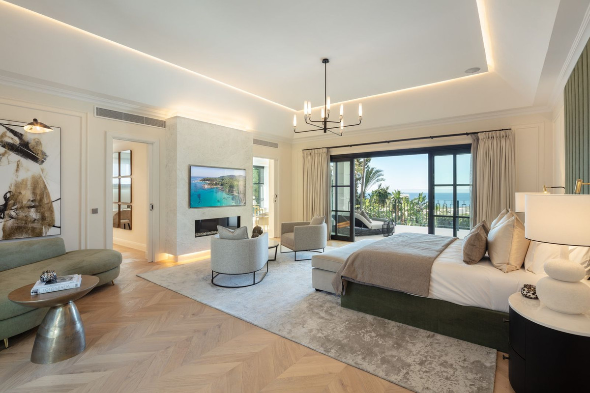 R4714183 - 6 Bedroom Villa in Marbella, Malaga