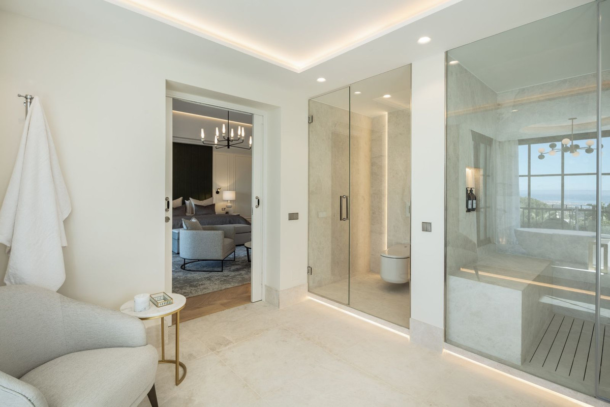 R4714183 - 6 Bedroom Villa in Marbella, Malaga