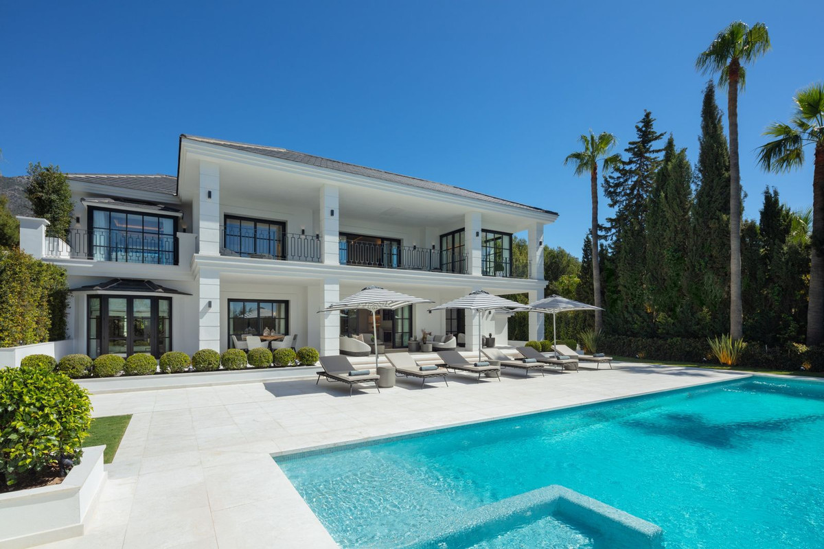 R4714183 - 6 Bedroom Villa in Marbella, Malaga