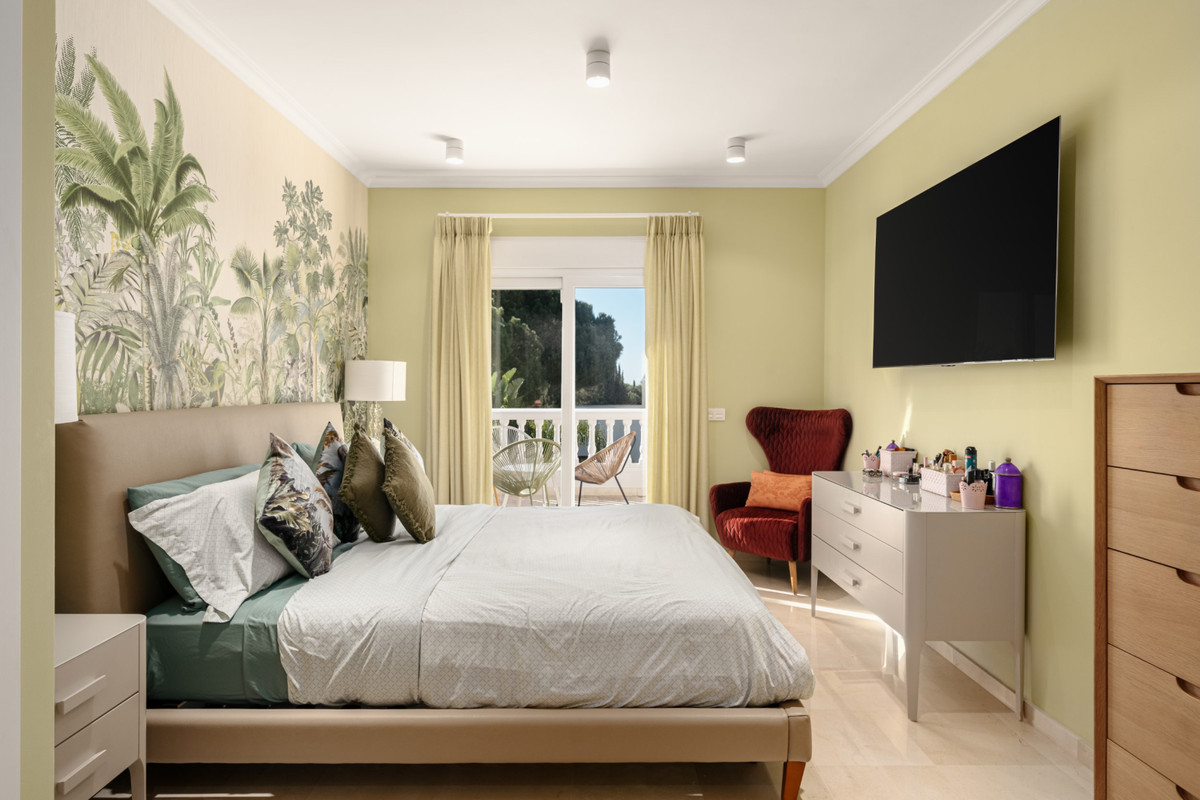 R4709050 - 4 Bedroom Villa in Marbella, Malaga
