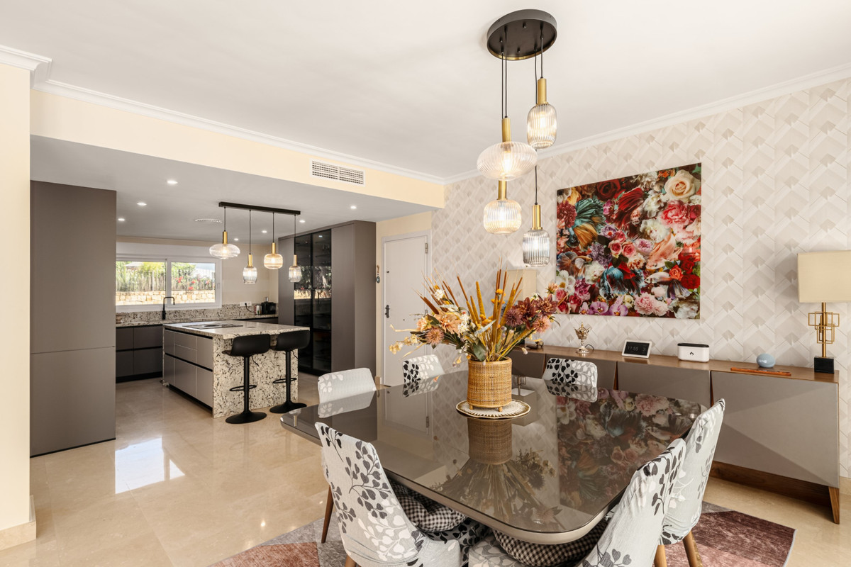 R4709050 - 4 Bedroom Villa in Marbella, Malaga