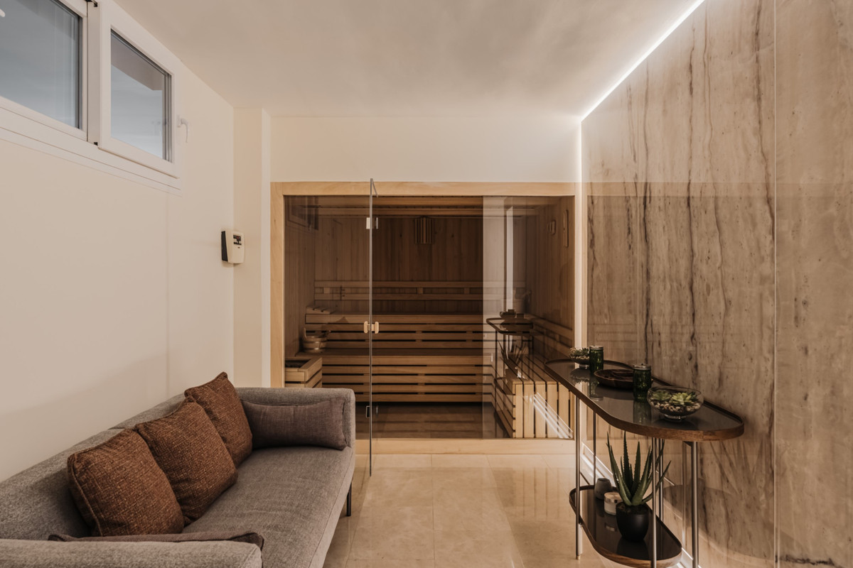 R4709050 - 4 Bedroom Villa in Marbella, Malaga