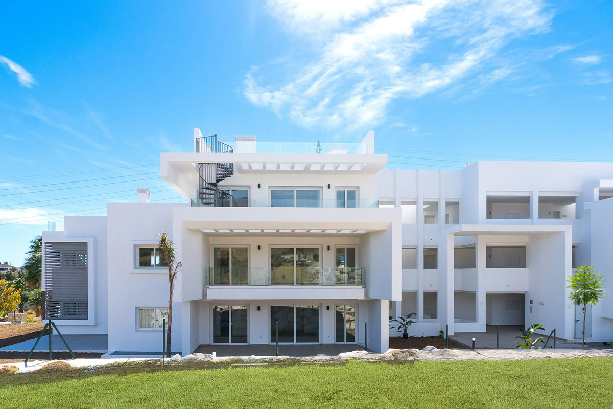 R4734388 - 2 Bedroom Ground Floor Apartment in Casares, Malaga