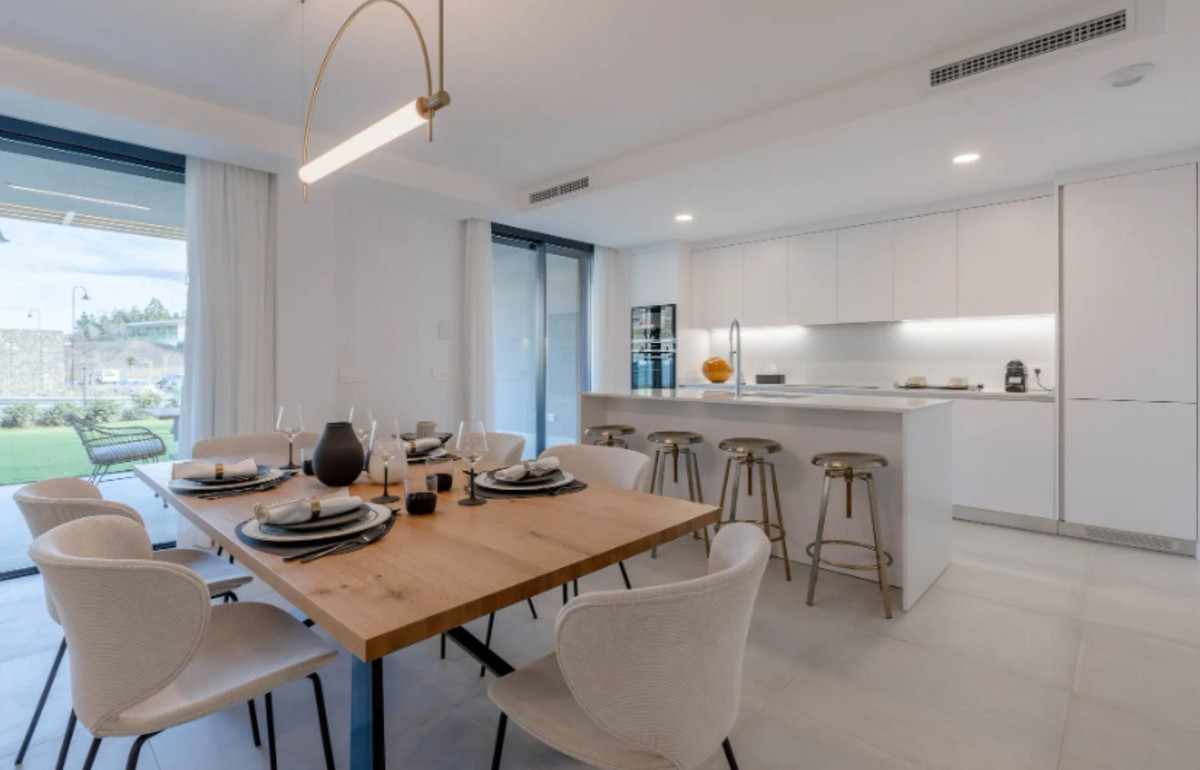 R4731946 - 4 Bedroom Town House in Mijas Costa, Malaga