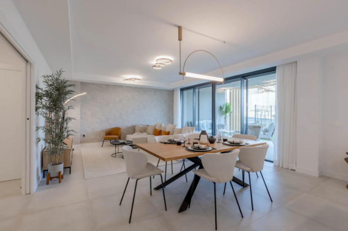R4731946 - 4 Bedroom Town House in Mijas Costa, Malaga