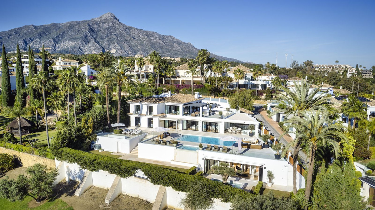 R4732684 - 7 Bedroom Villa in Marbella, Malaga