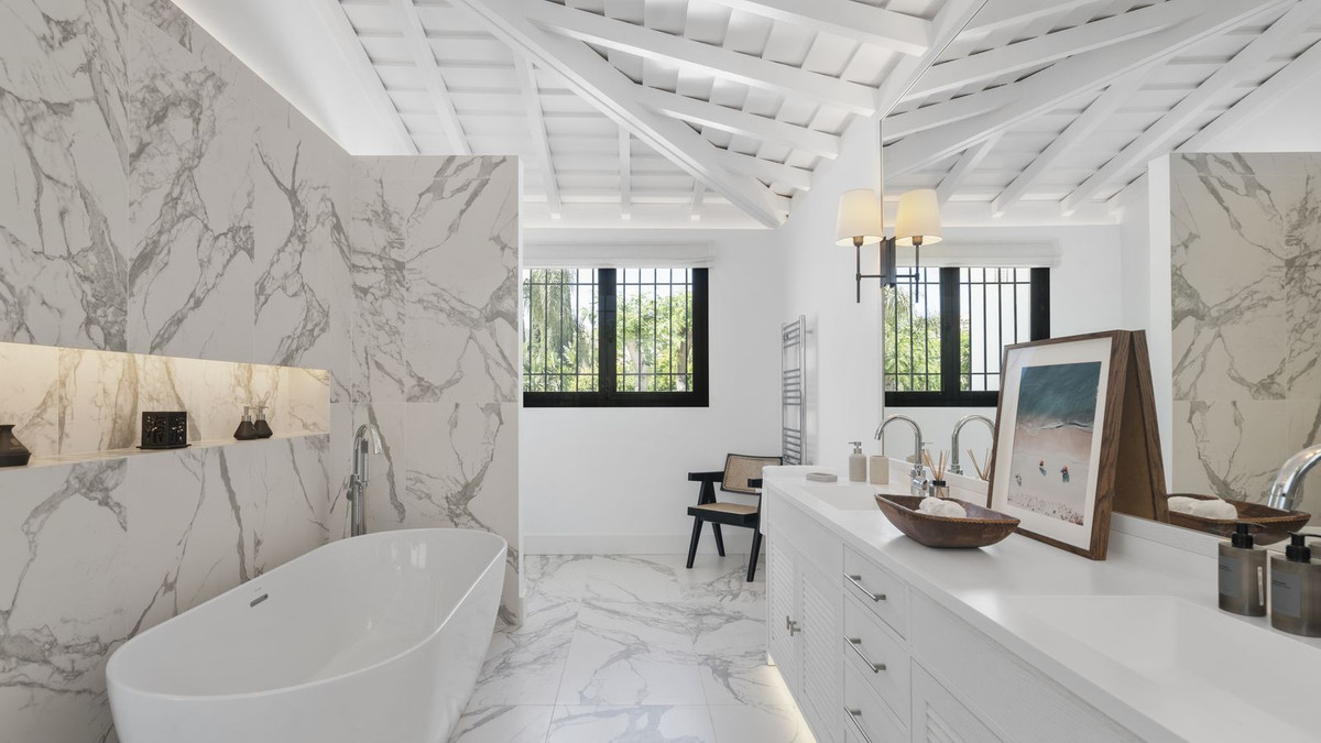 R4732684 - 7 Bedroom Villa in Marbella, Malaga