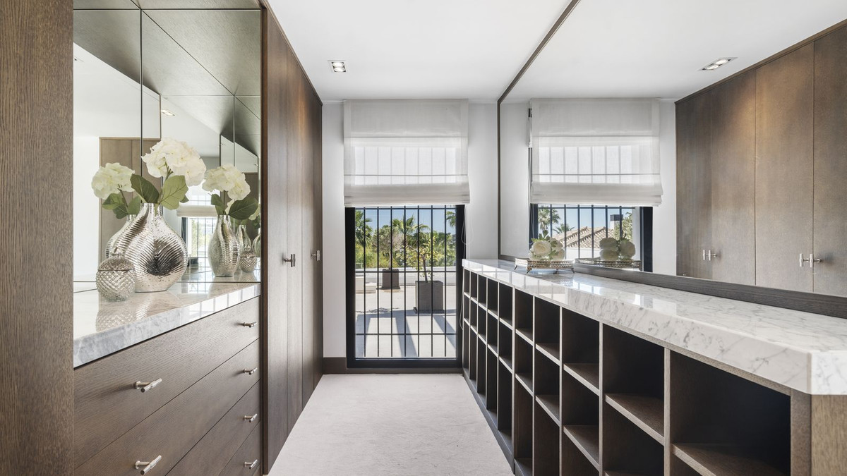 R4732684 - 7 Bedroom Villa in Marbella, Malaga