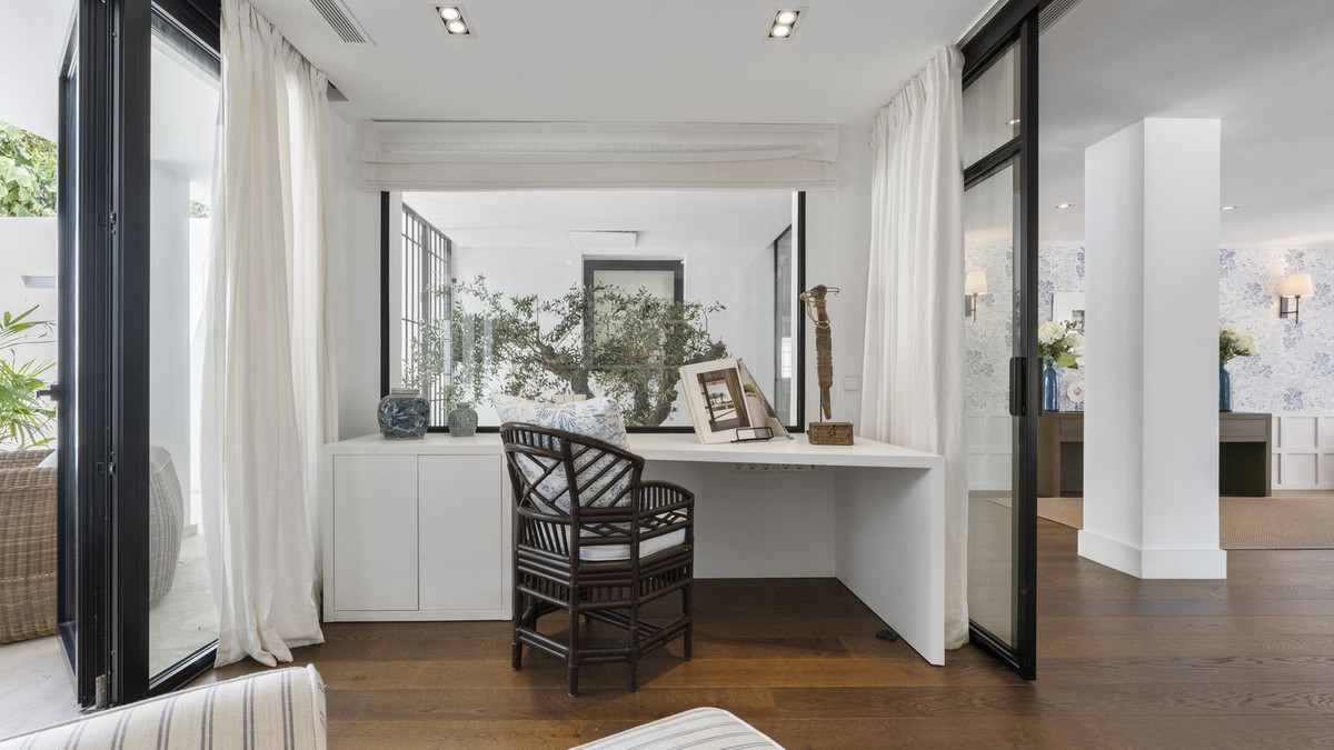 R4732684 - 7 Bedroom Villa in Marbella, Malaga