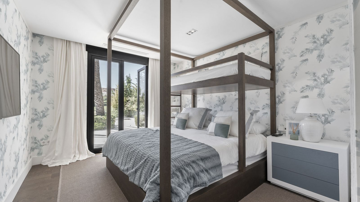 R4732684 - 7 Bedroom Villa in Marbella, Malaga