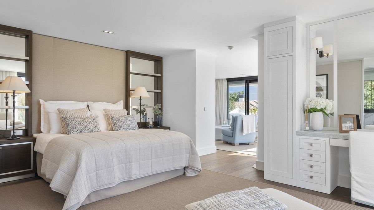 R4732684 - 7 Bedroom Villa in Marbella, Malaga
