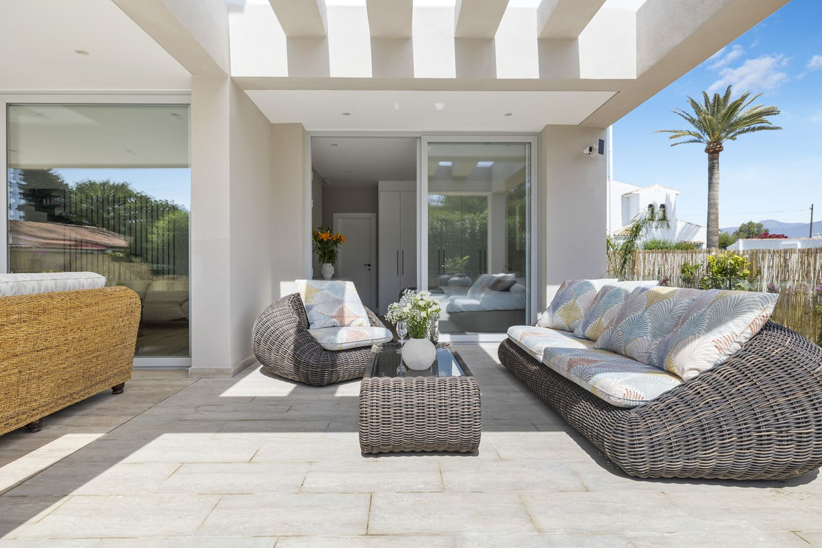 R4631500 - 5 Bedroom Villa in San Pedro de Alcantara, Malaga