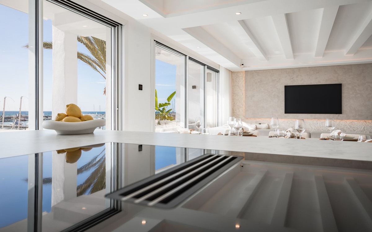 R4639936 - 4 Bedroom Apartment in Marbella, Malaga